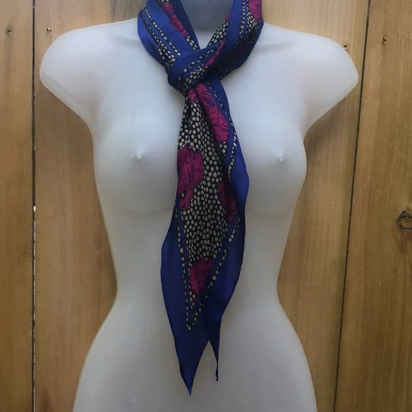 VTG Vera Neumann Elegant Pointed Ends Oblong Scarf. Peonies & Polkadot Design. - Picture 3 of 13